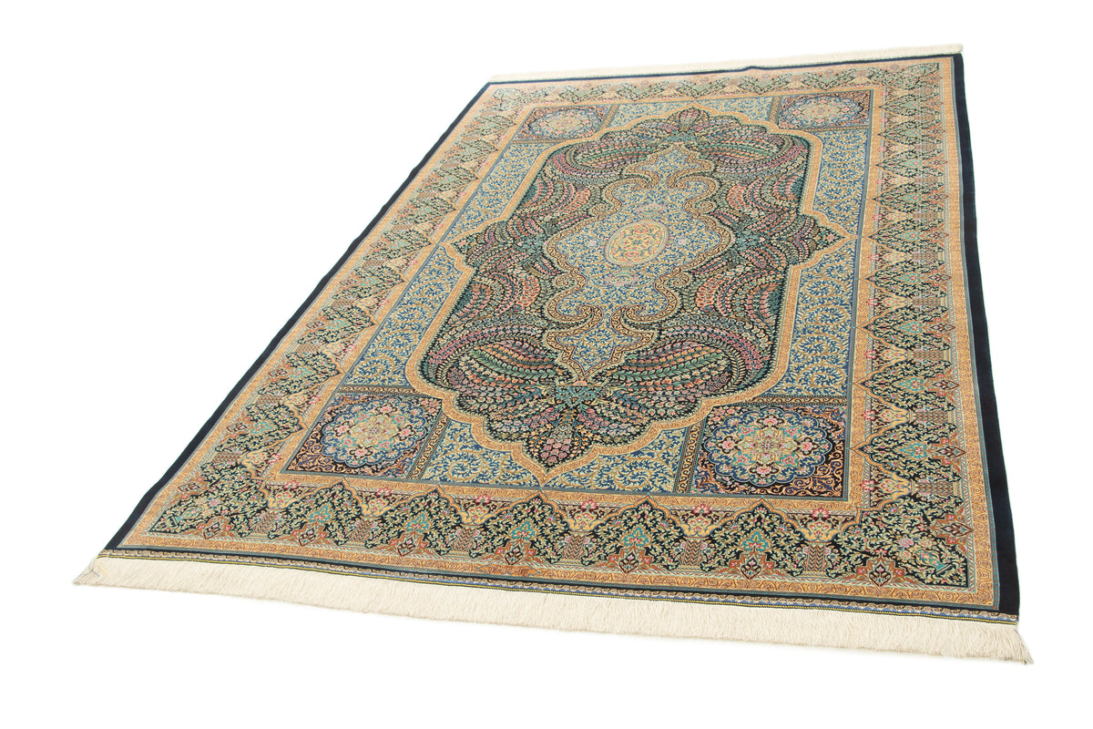 Rechteck Teppich Ghom Design in Dunkelblau von Hadorn™ - Lifestyle Image
