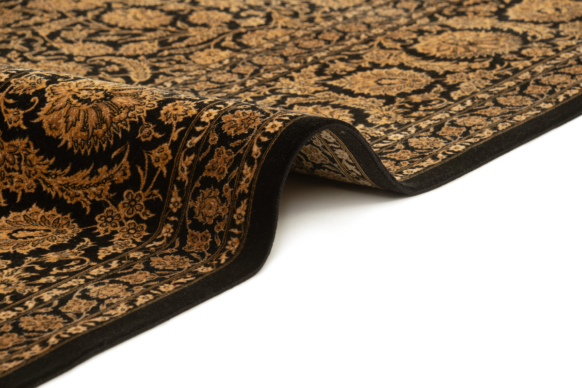Rechteck Teppich Ghom Design in Schwarz von Hadorn™ - Lifestyle Image