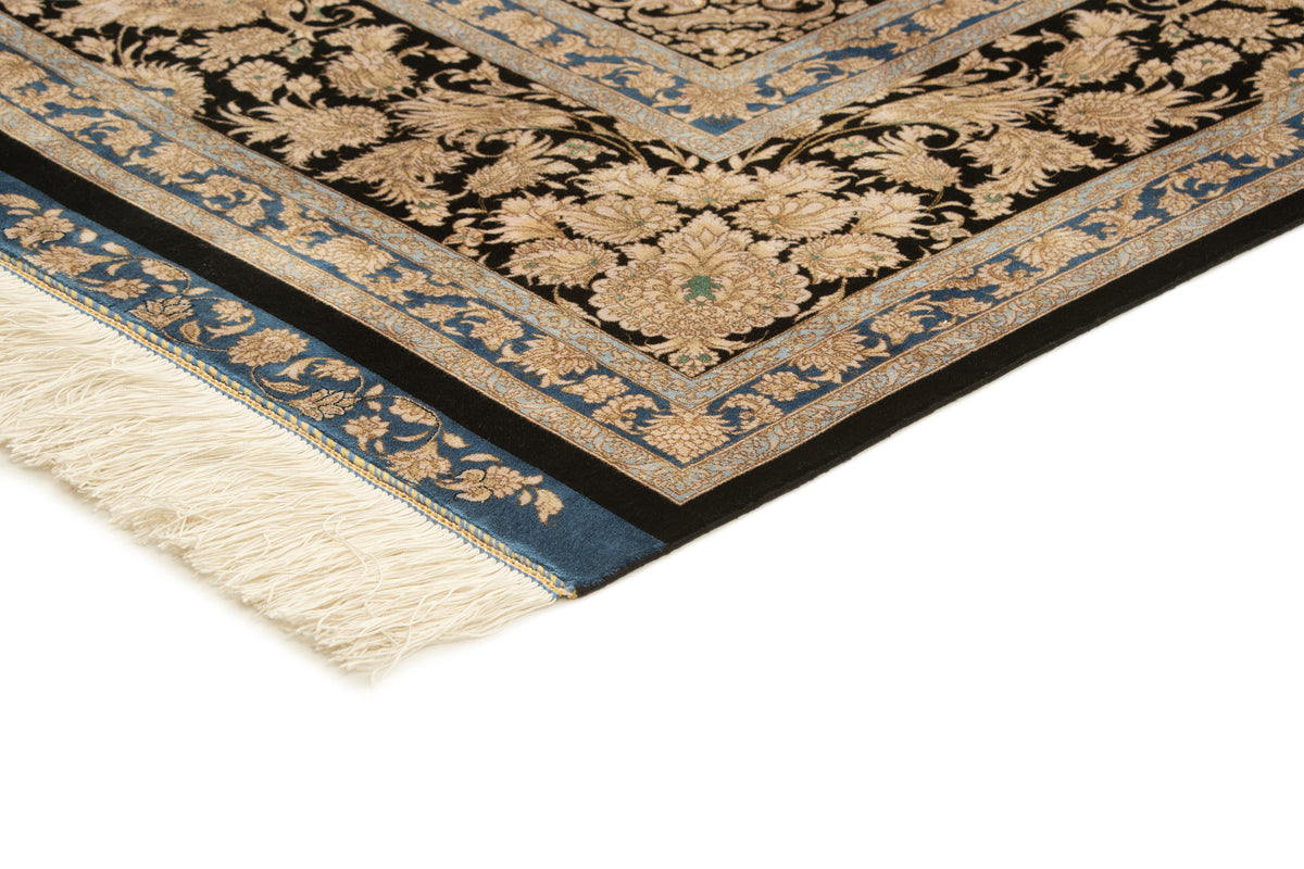 Rechteck Teppich Ghom Design in Schwarz von Hadorn™ - Lifestyle Image