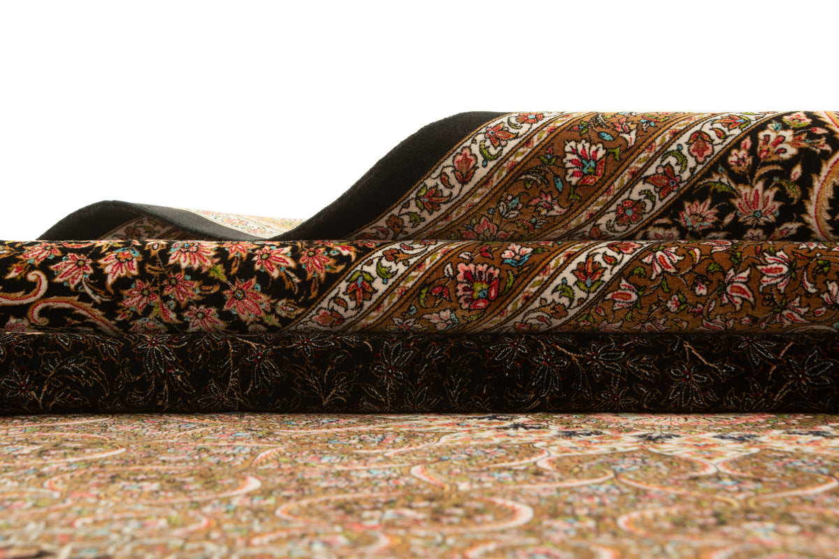 Rechteck Teppich Ghom Design in Schwarz von Hadorn™ - Lifestyle Image