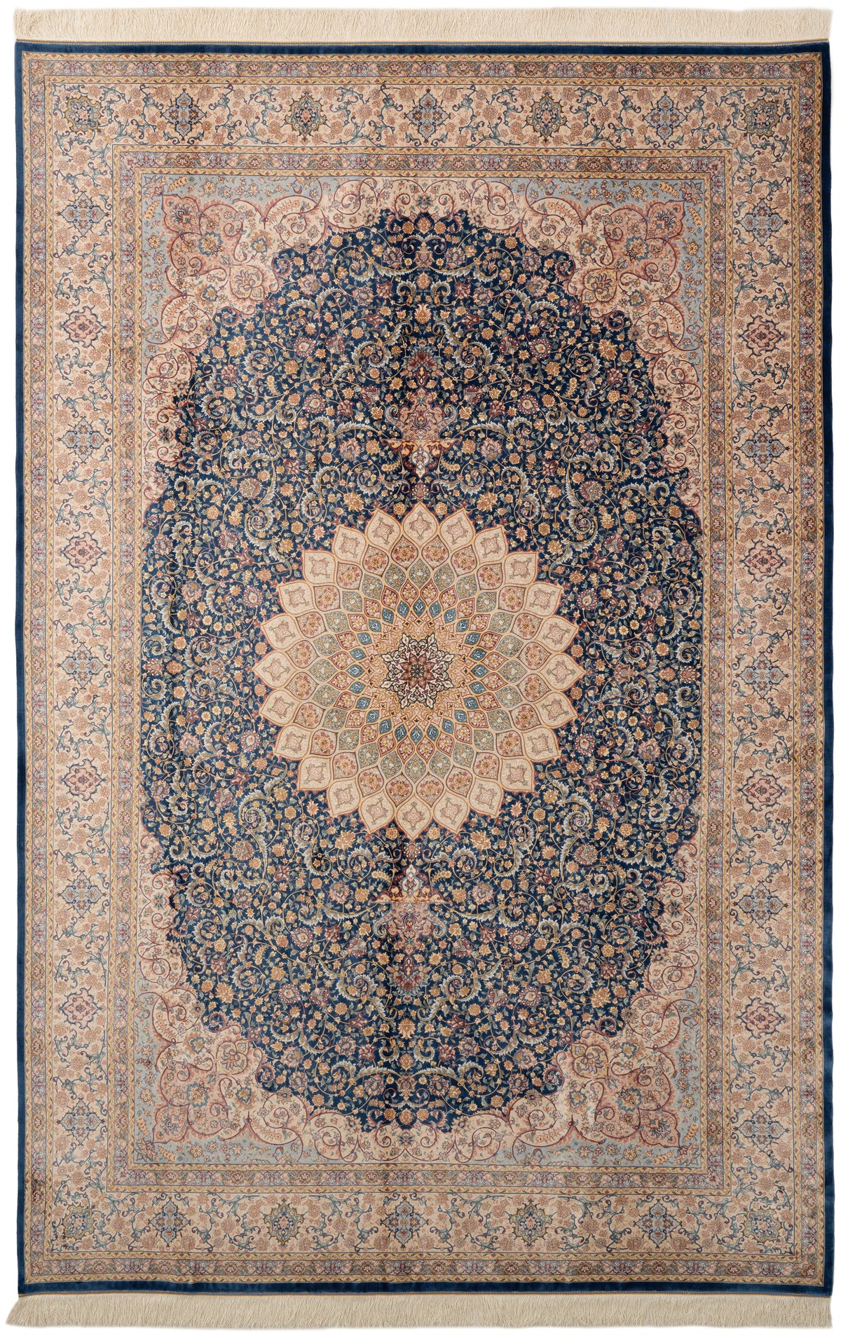 Rechteck Teppich Ghom Design in Blau von Hadorn™ - Lifestyle Image
