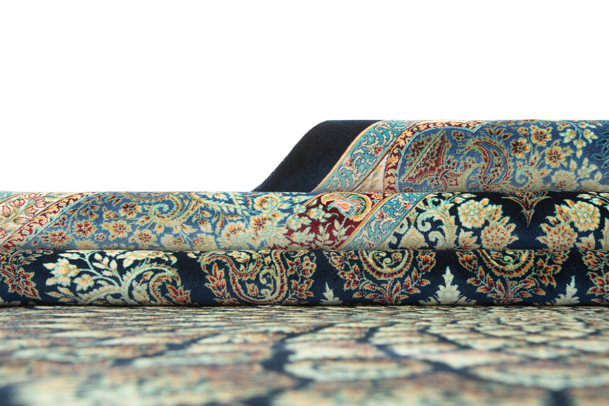 Rechteck Teppich Ghom Design in Dunkelblau von Hadorn™ - Lifestyle Image