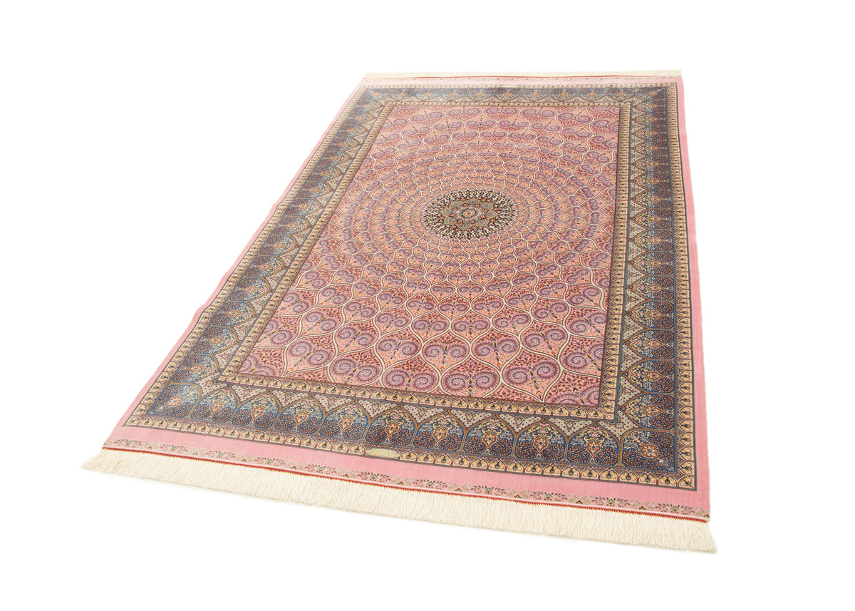 Rechteck Teppich Ghom Design in Rosa von Hadorn™ - Lifestyle Image