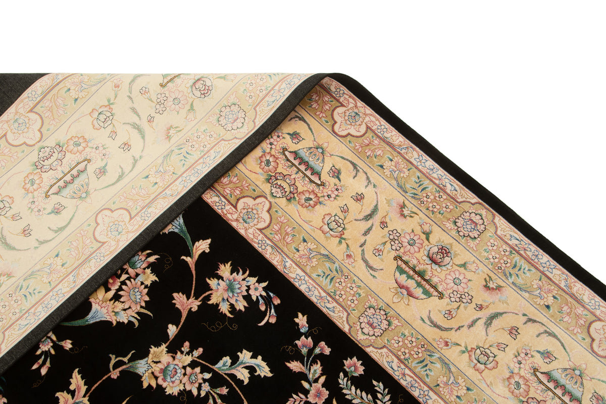 Rechteck Teppich Ghom Design in Schwarz von Hadorn™ - Lifestyle Image