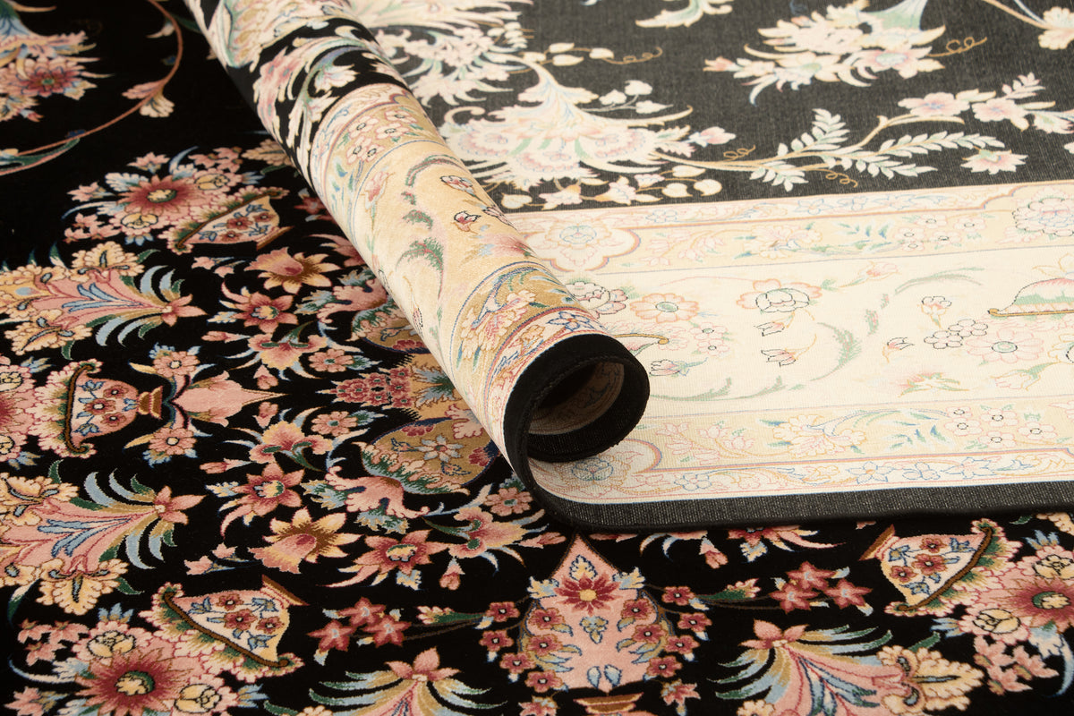 Rechteck Teppich Ghom Design in Schwarz von Hadorn™ - Lifestyle Image