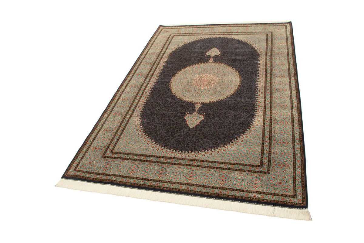 Rechteck Teppich Ghom Design in Dunkelblau von Hadorn™ - Lifestyle Image