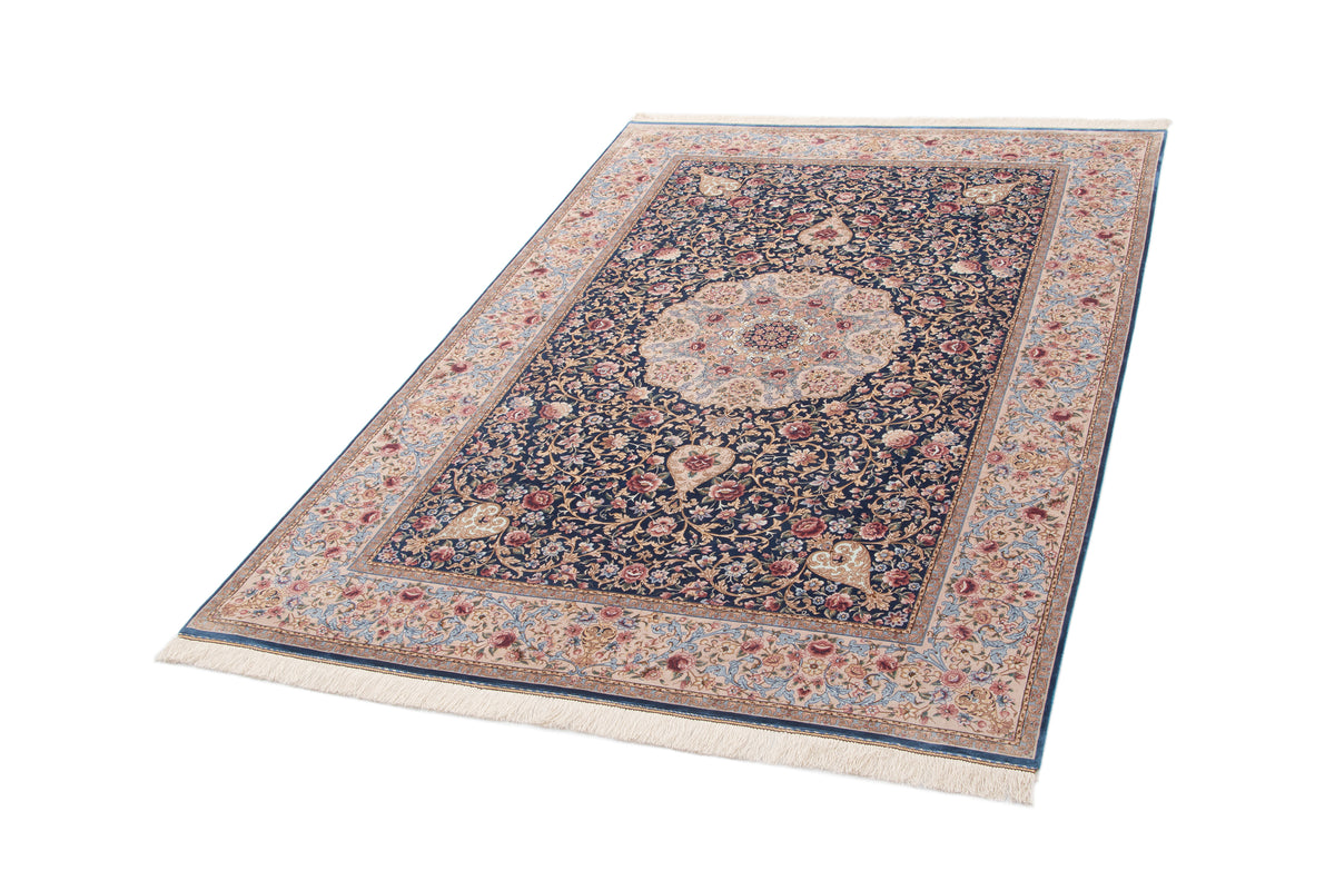 Rechteck Teppich Ghom Design in Blau von Hadorn™ - Lifestyle Image