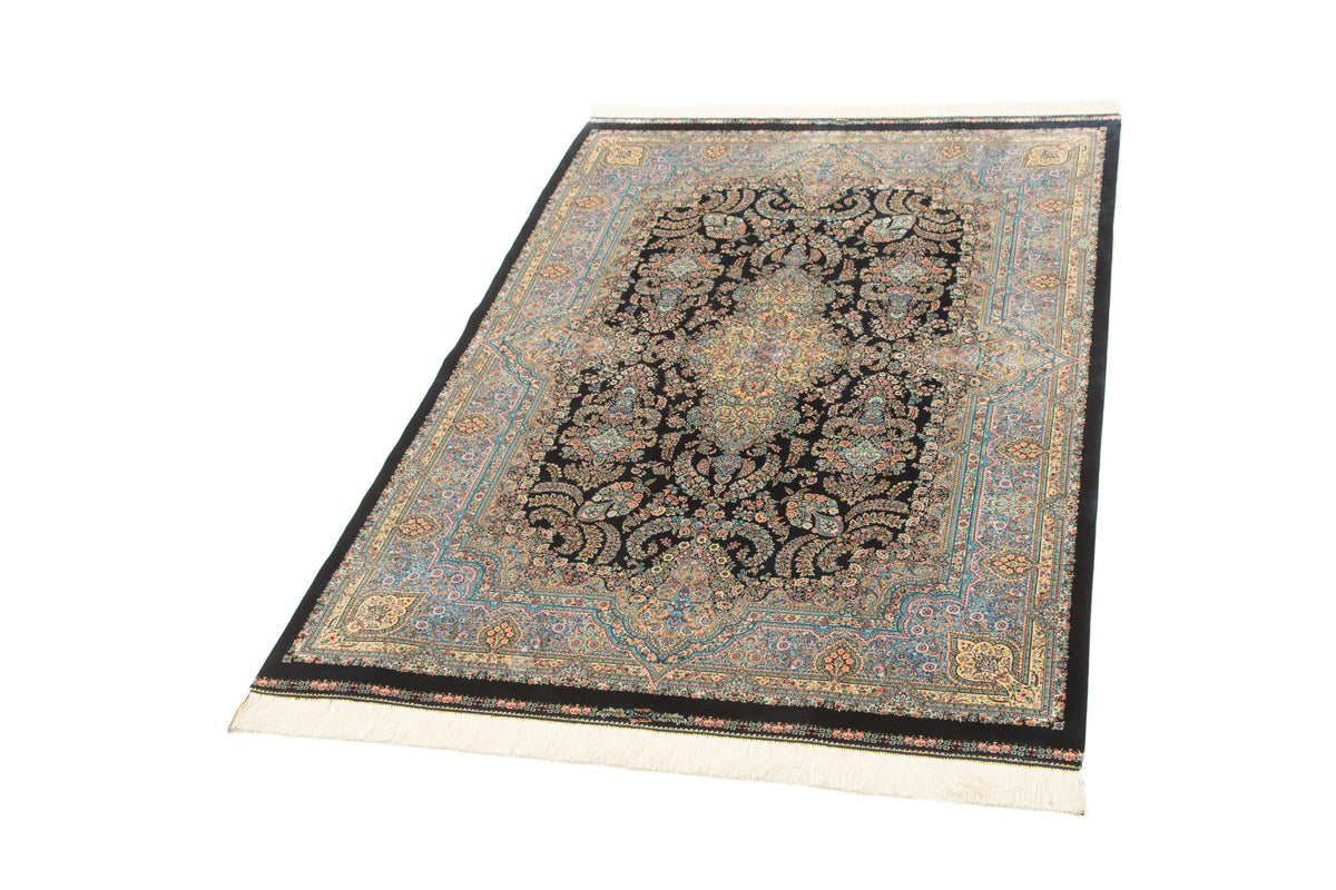 Rechteck Teppich Ghom Design in Schwarz  von Hadorn™ - Lifestyle Image
