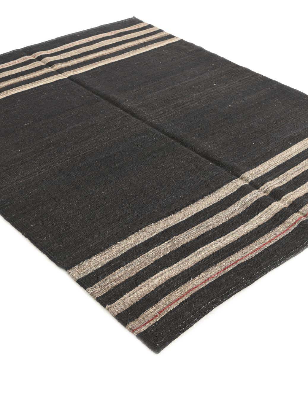 Rechteck Handgeflochten Teppich Kelim Modern in Schwarz von Hadorn™ - Lifestyle Image