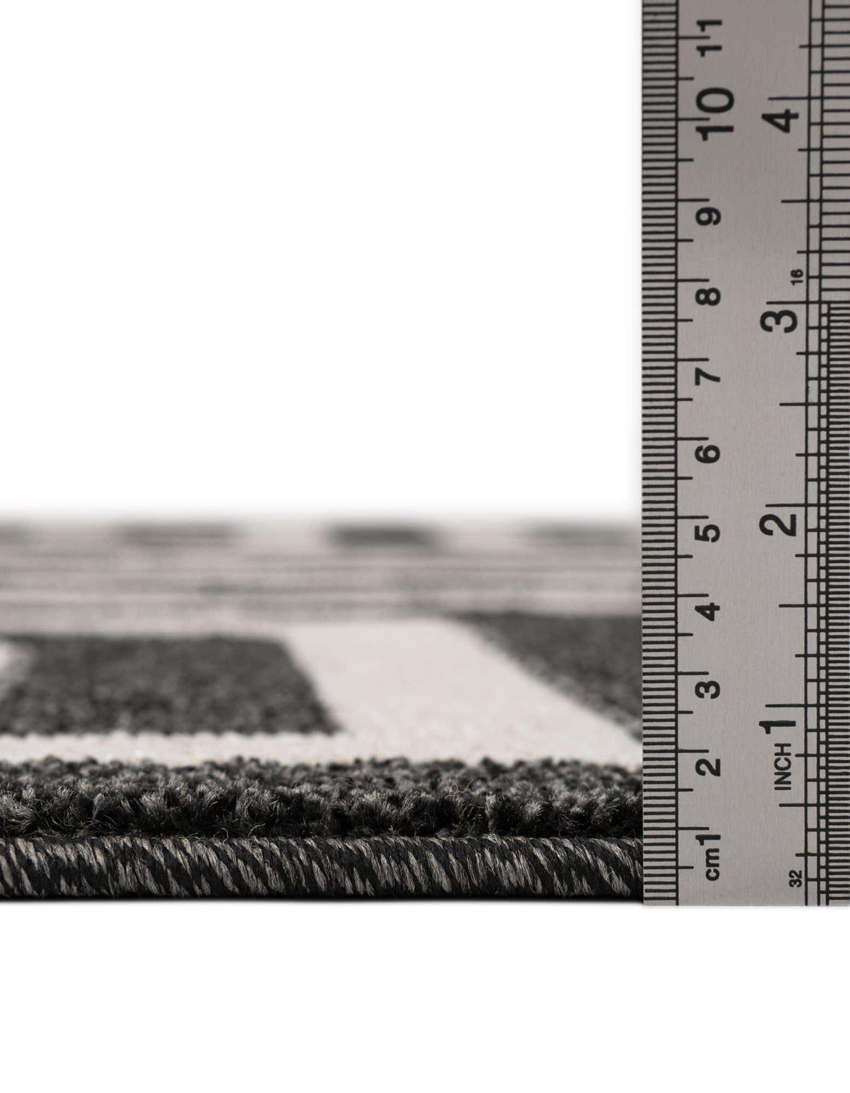 Rechteck Teppich Greek Key in Schwarz von Hadorn™ - Lifestyle Image