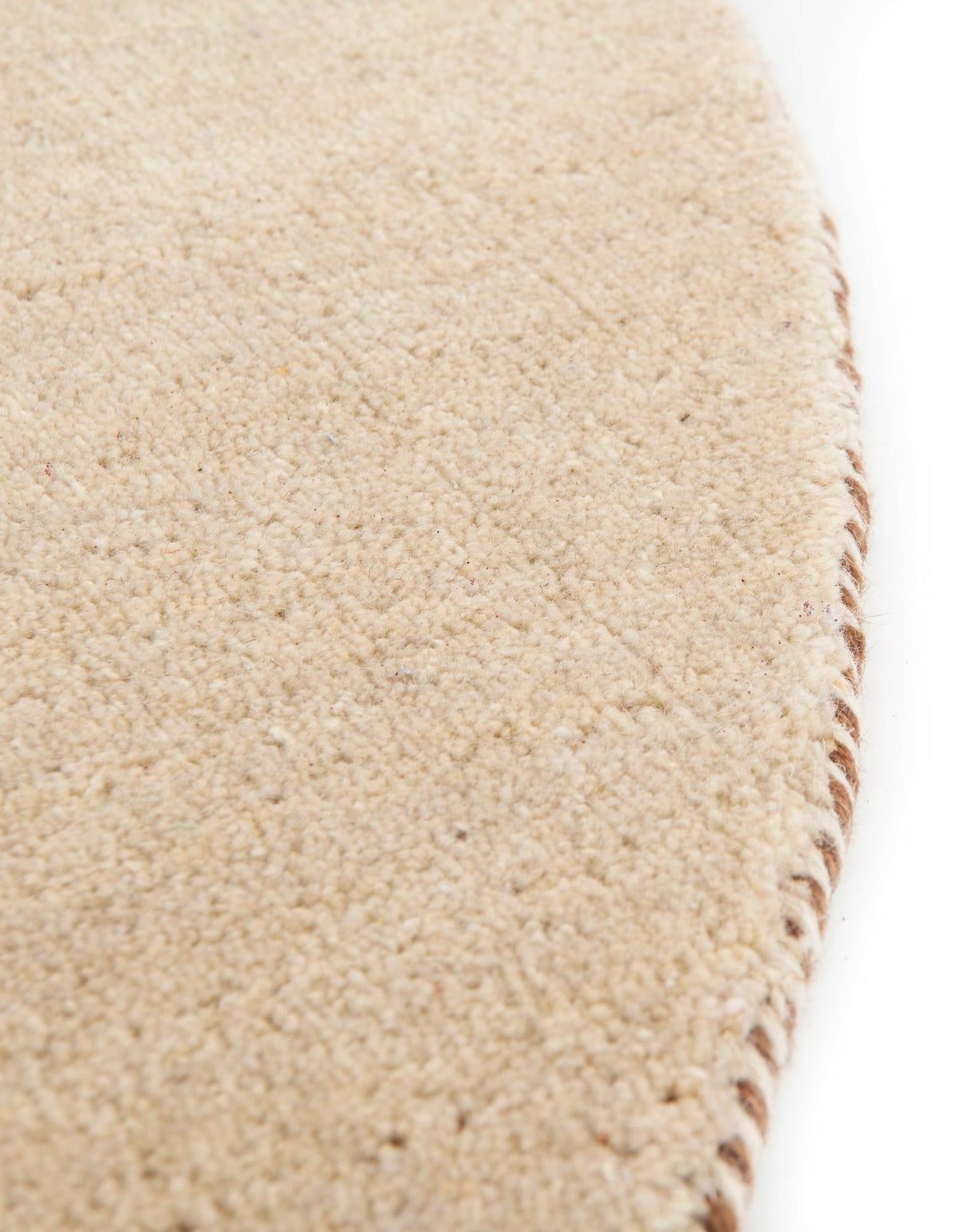 Wolle Teppich Solid Gabbeh in Beige von Hadorn™ - Lifestyle Image