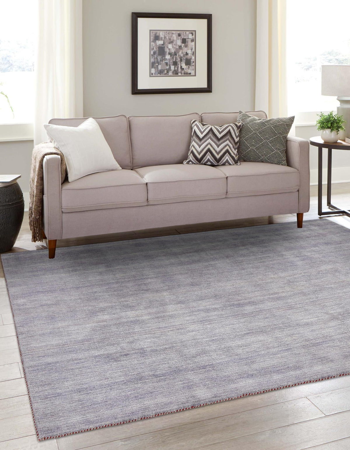 Wolle Teppich Solid Gabbeh in Grau von Hadorn™ - Lifestyle Image