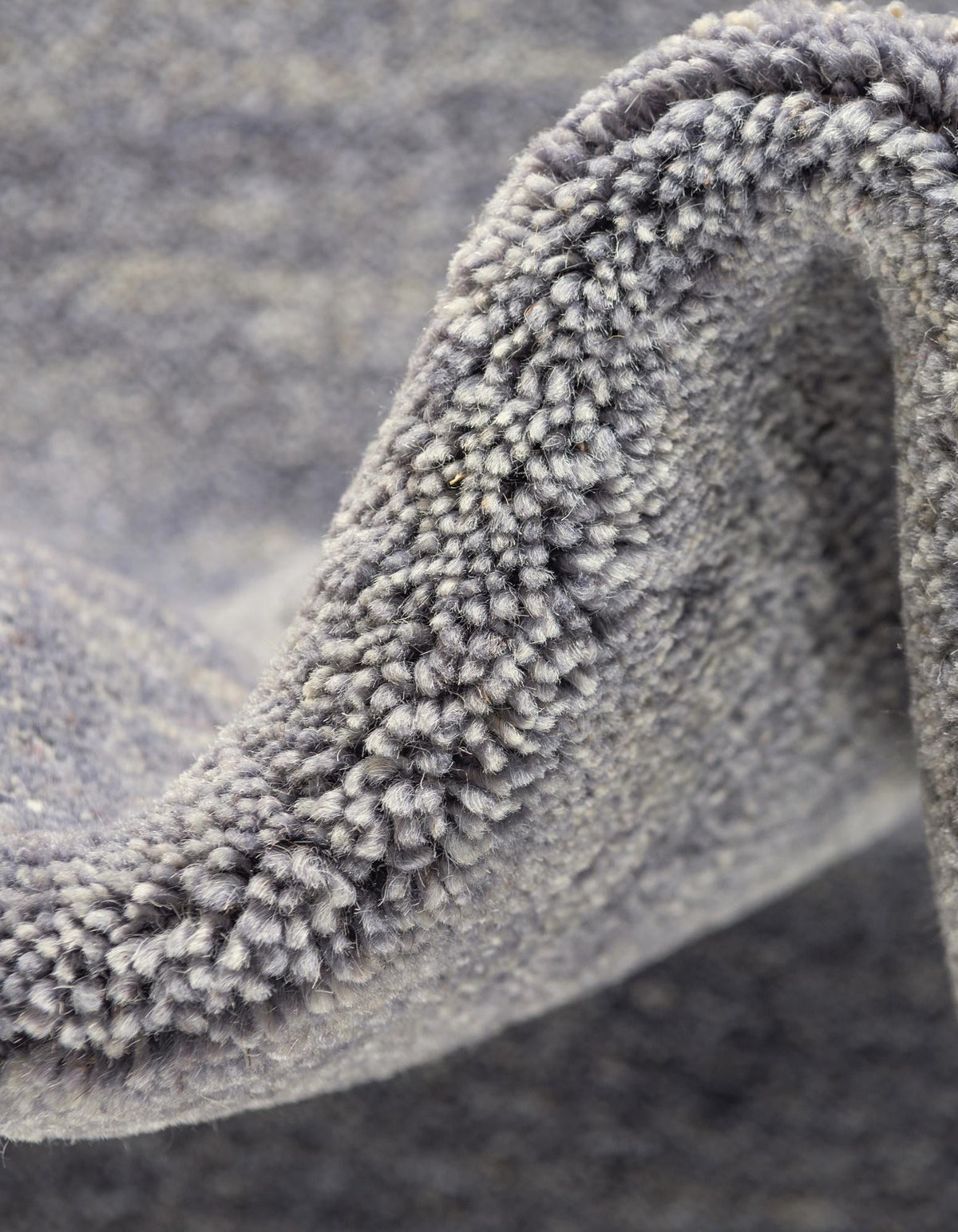 Wolle Teppich Solid Gabbeh in Grau von Hadorn™ - Lifestyle Image