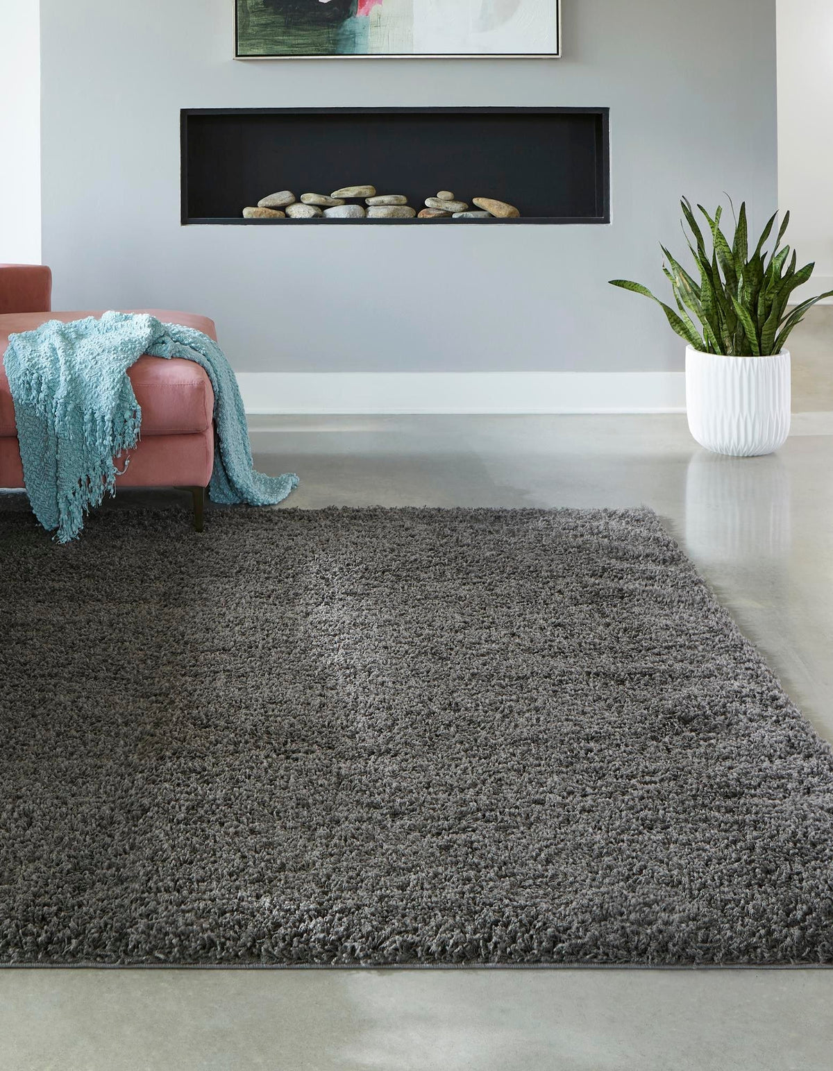 Quadratisch Hochflorteppich Solid Shag in Graphitgrau von Hadorn™ - Lifestyle Image