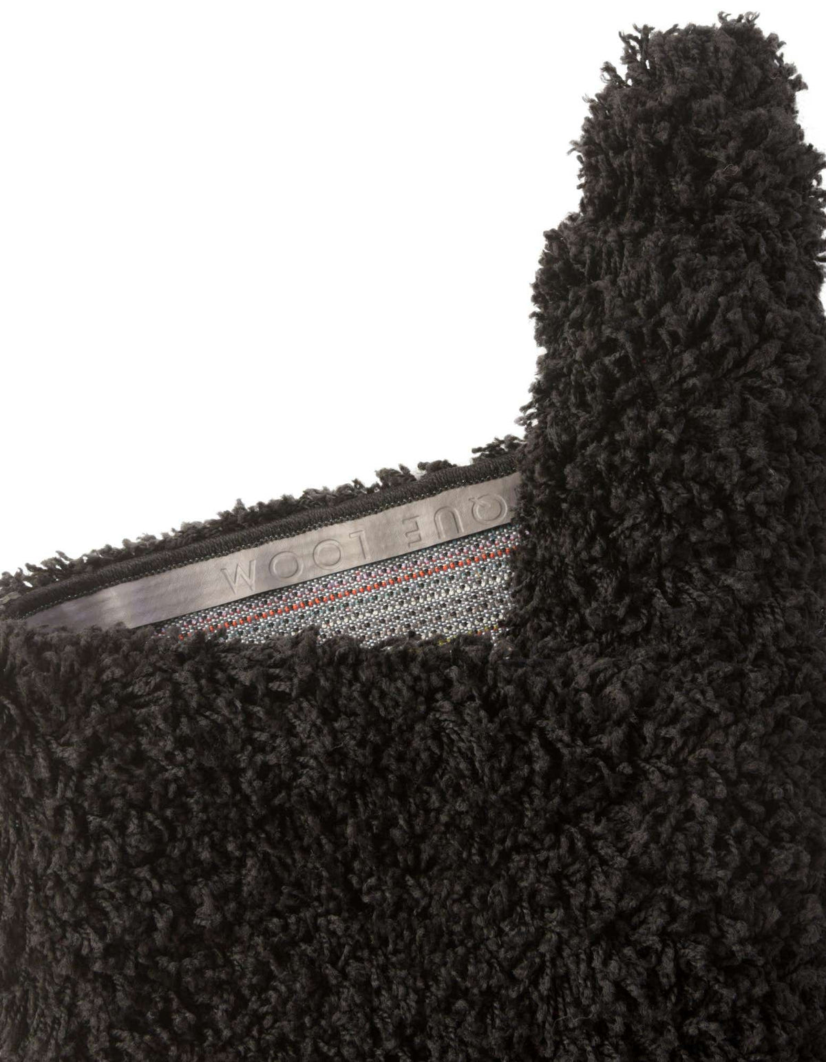 Quadratisch Hochflorteppich Solid Shag in Tiefschwarz von Hadorn™ - Lifestyle Image