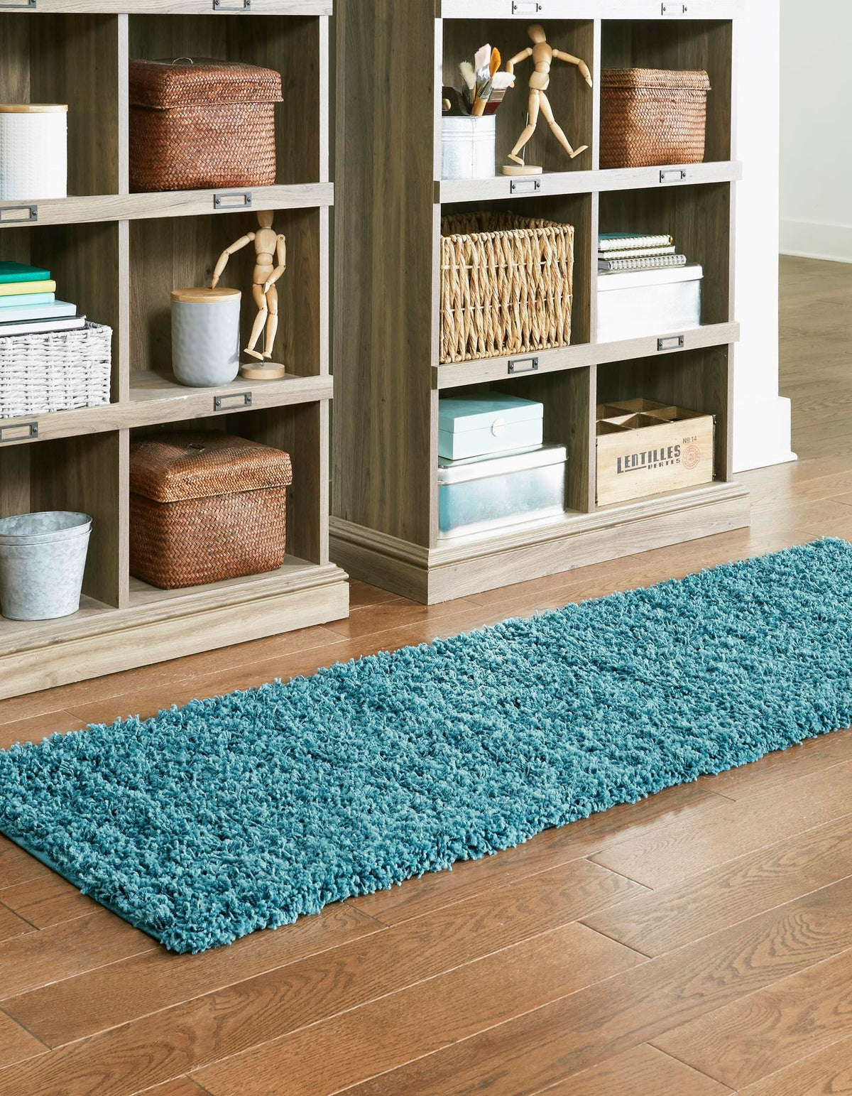 Läufer Hochflorteppich Solid Shag in Dunkelblau von Hadorn™ - Lifestyle Image