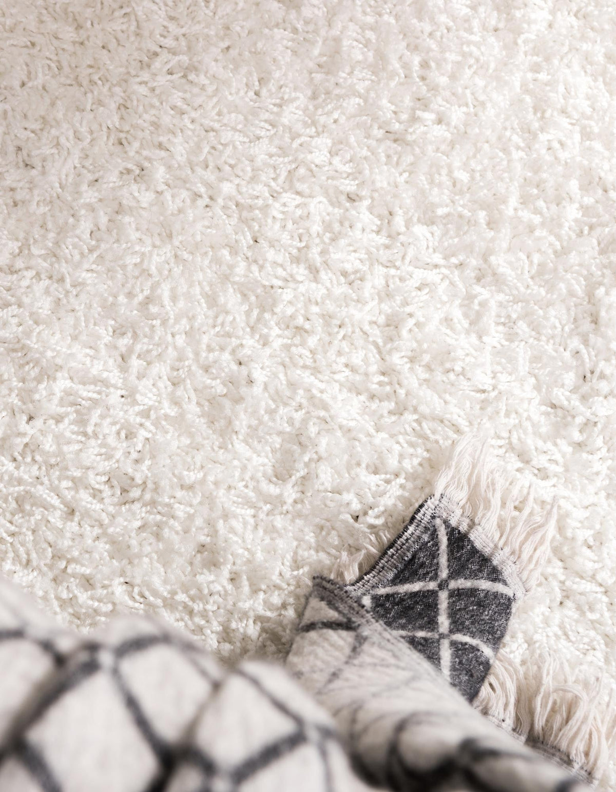 Rechteck Hochflorteppich Solid Shag in Weiss von Hadorn™ - Lifestyle Image