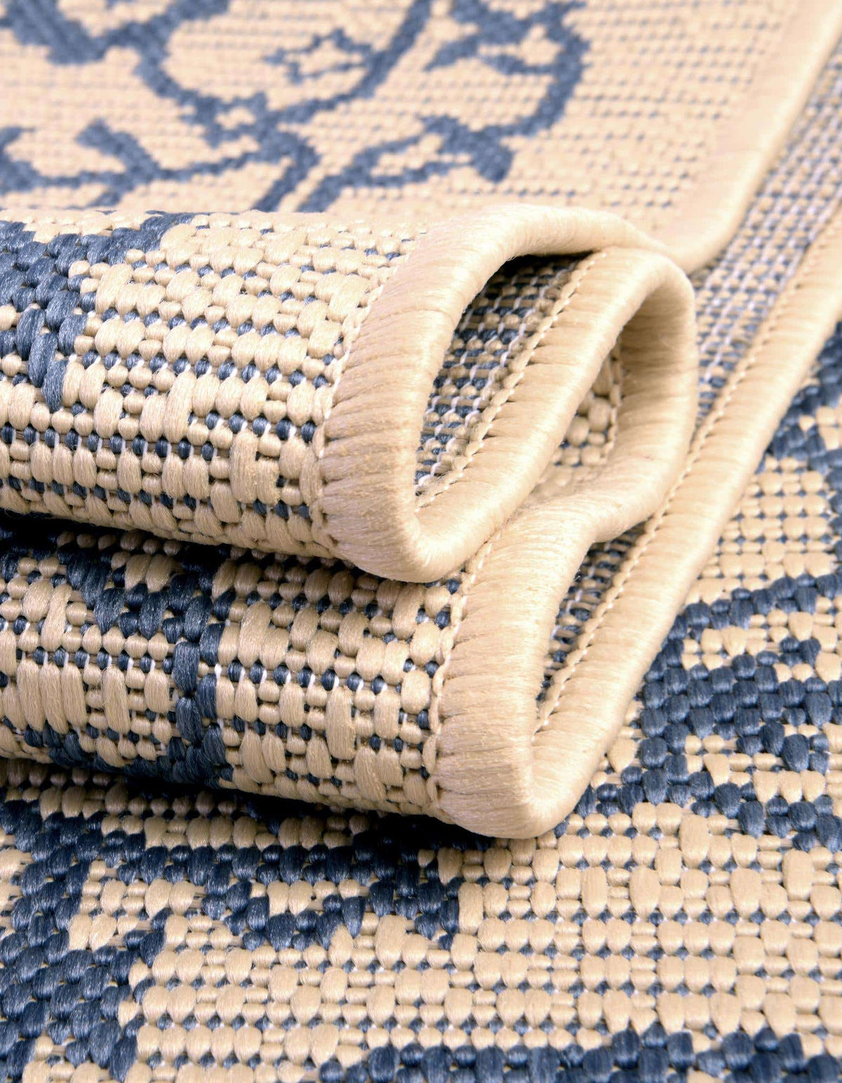 Rechteck Outdoor Teppich Outdoor Botanical in Beige und Blau von Hadorn™ - Lifestyle Image