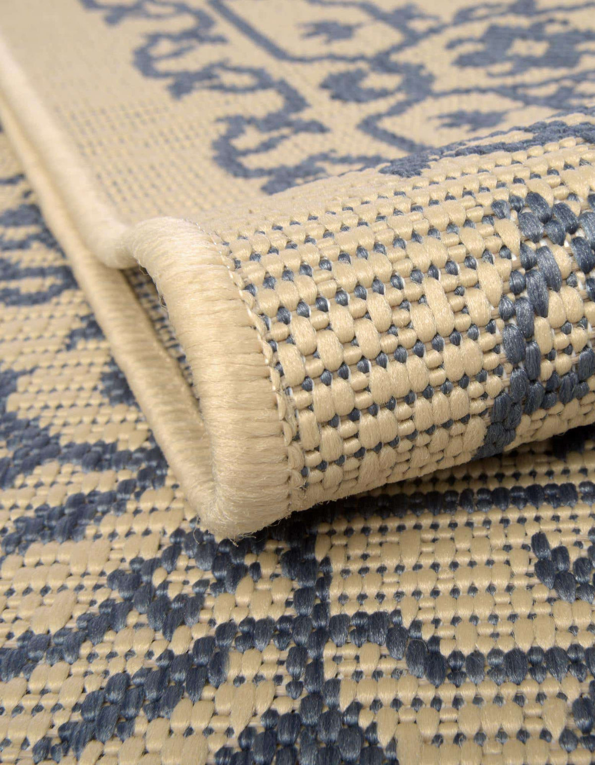 Rechteck Outdoor Teppich Outdoor Botanical in Beige und Blau von Hadorn™ - Lifestyle Image