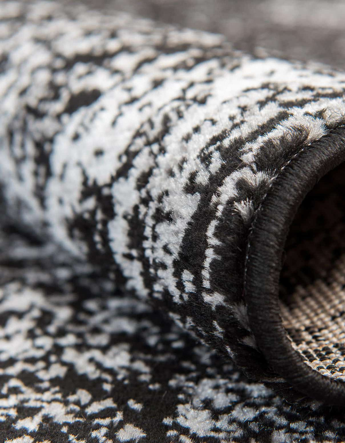 Läufer Teppich Monaco in Schwarz von Hadorn™ - Lifestyle Image