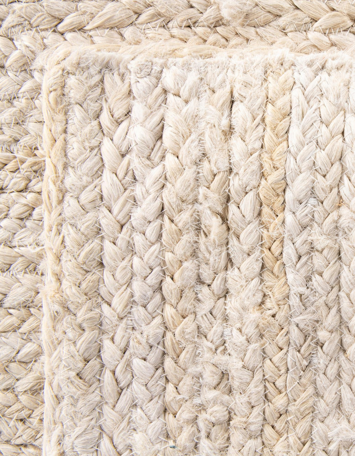 Rechteck Teppich Braided Jute in Weiss von Hadorn™ - Lifestyle Image