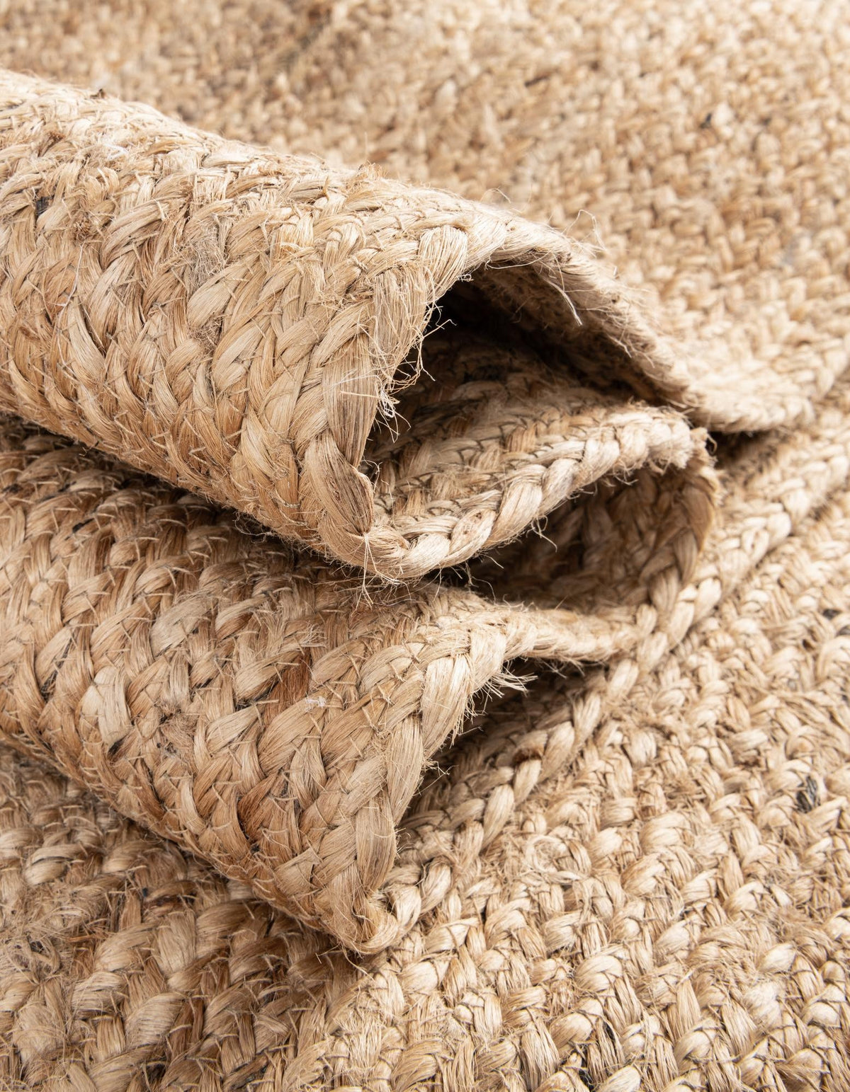 Rechteck Teppich Braided Jute in Natürlich von Hadorn™ - Lifestyle Image