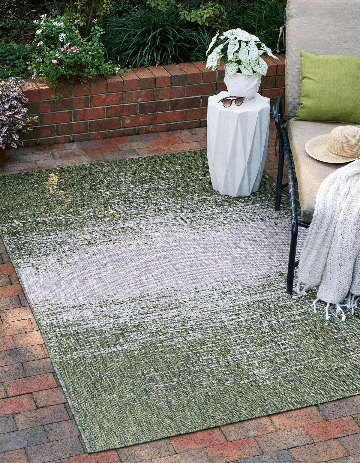 Rechteck Outdoor Teppich Outdoor Modern in Grün von Hadorn™ - Lifestyle Image