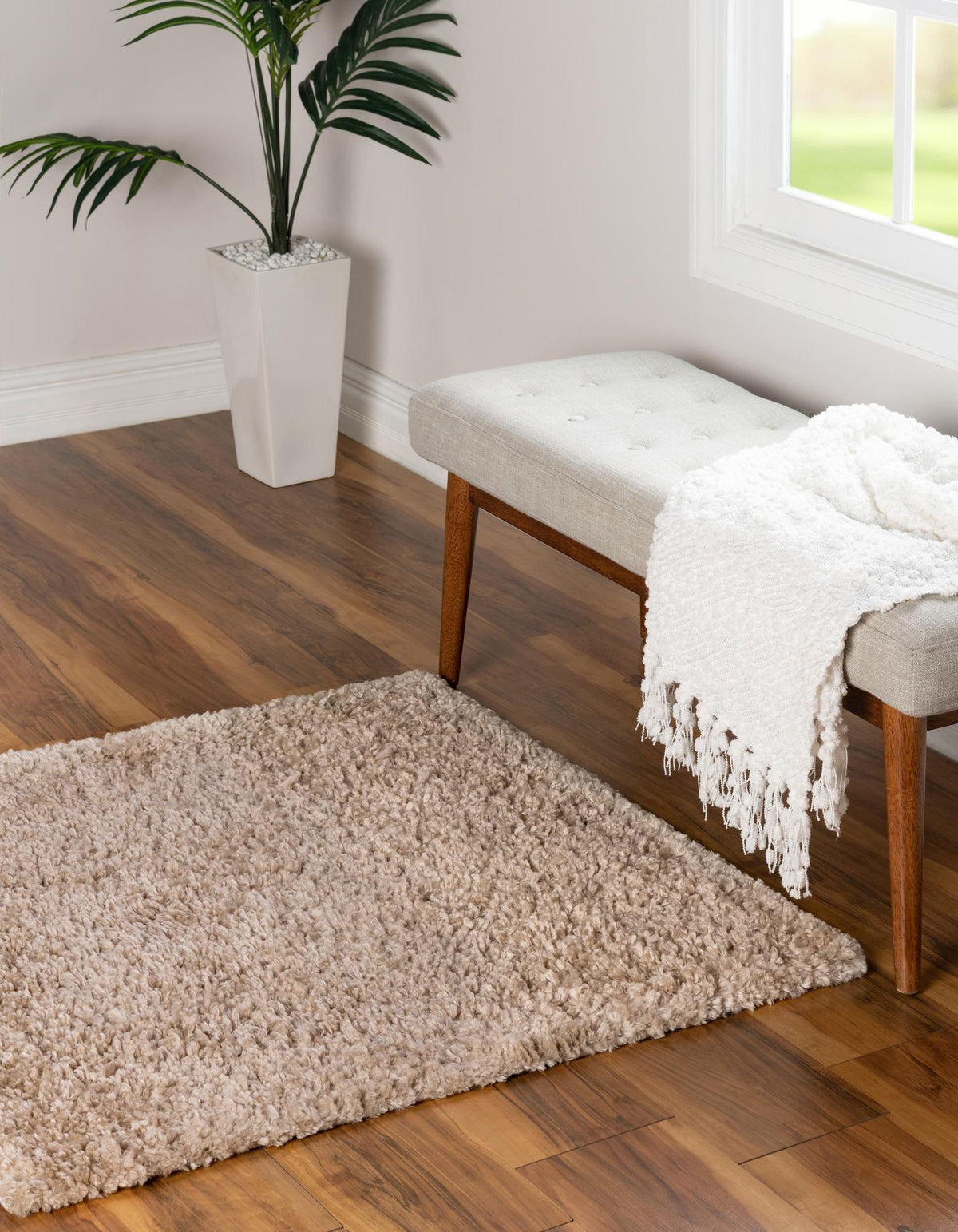 Quadratisch Hochflorteppich Zermatt Shag in Beige von Hadorn™ - Lifestyle Image