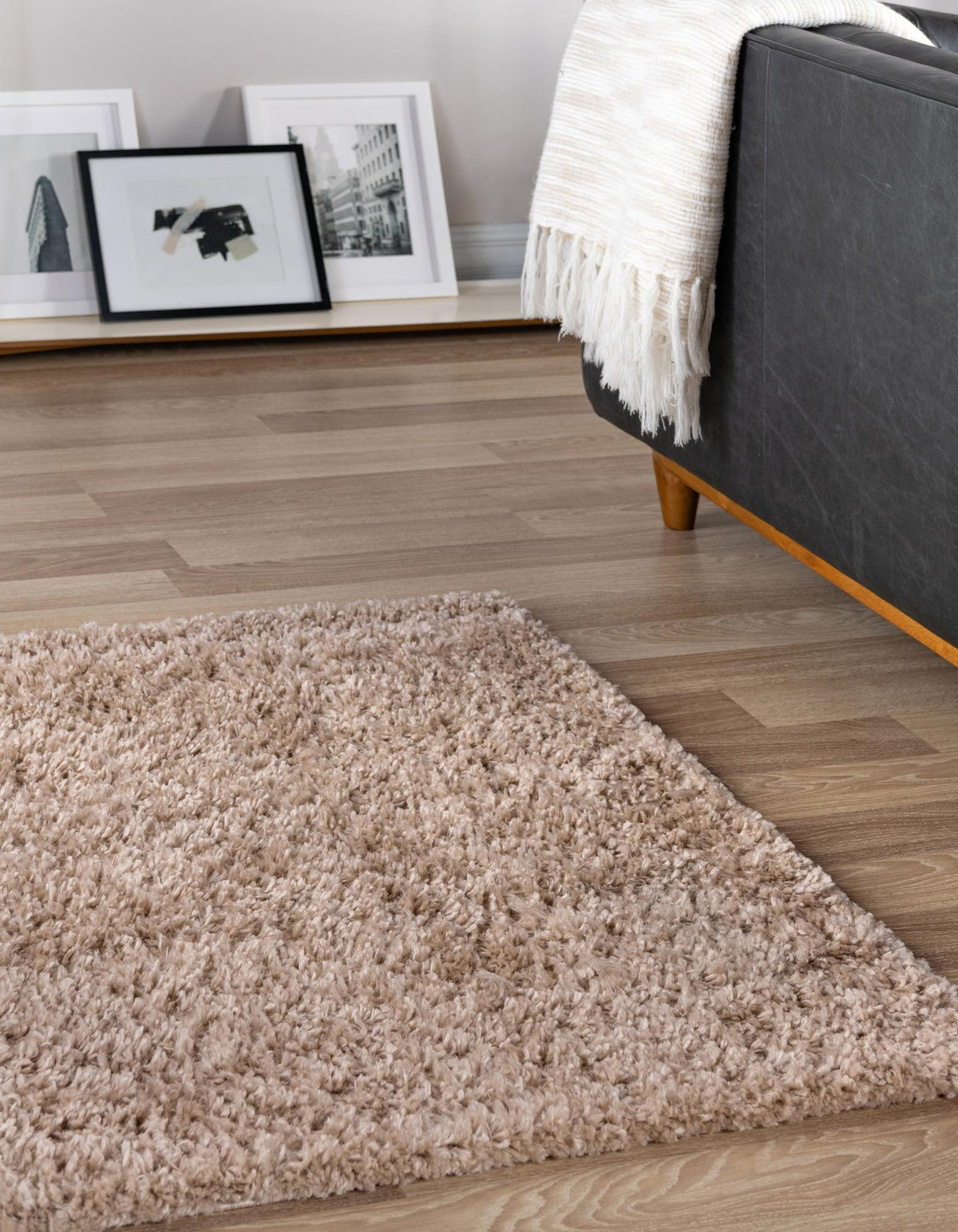 Quadratisch Hochflorteppich Zermatt Shag in Beige von Hadorn™ - Lifestyle Image