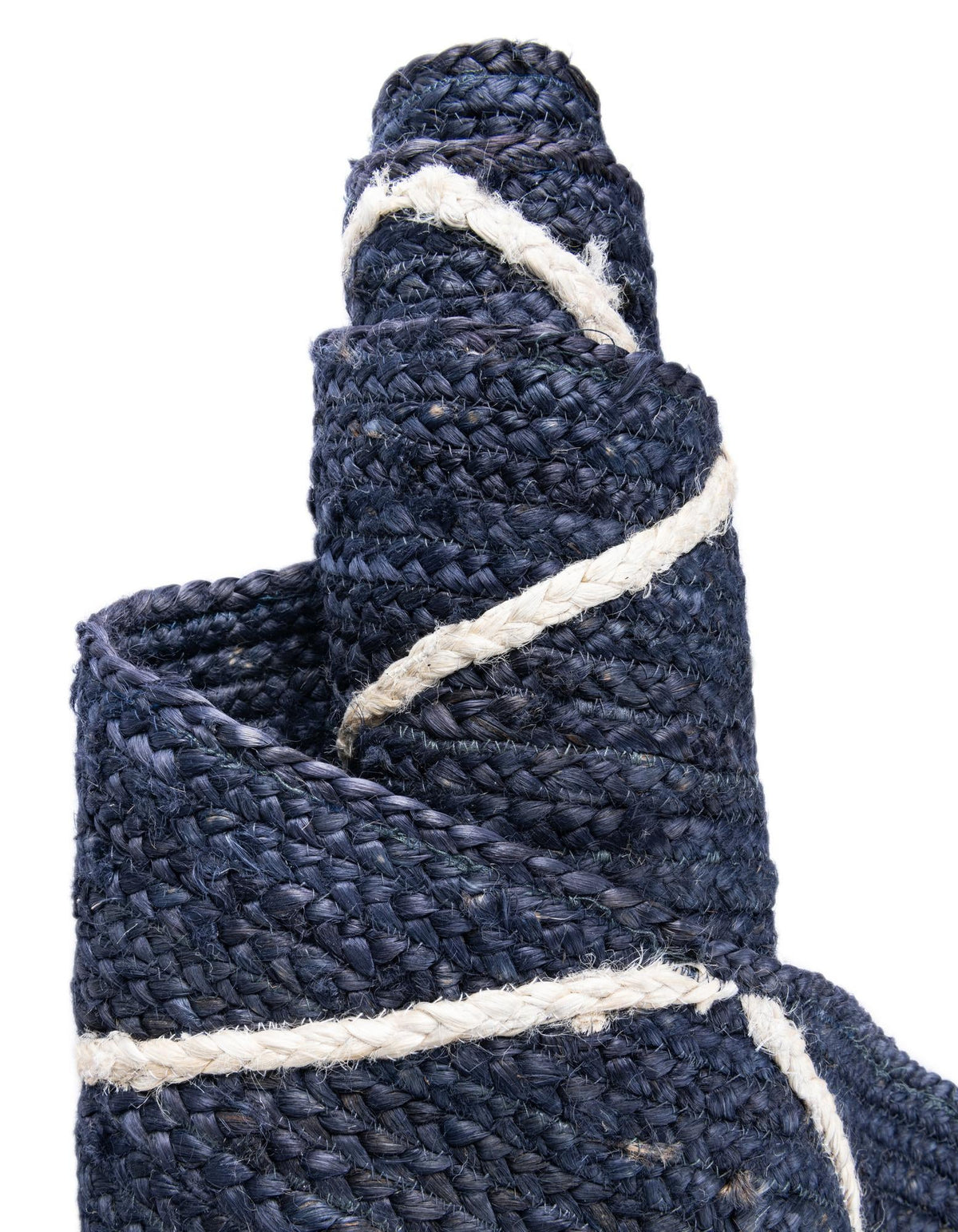 Rechteck Teppich Braided Jute in Blau von Hadorn™ - Lifestyle Image