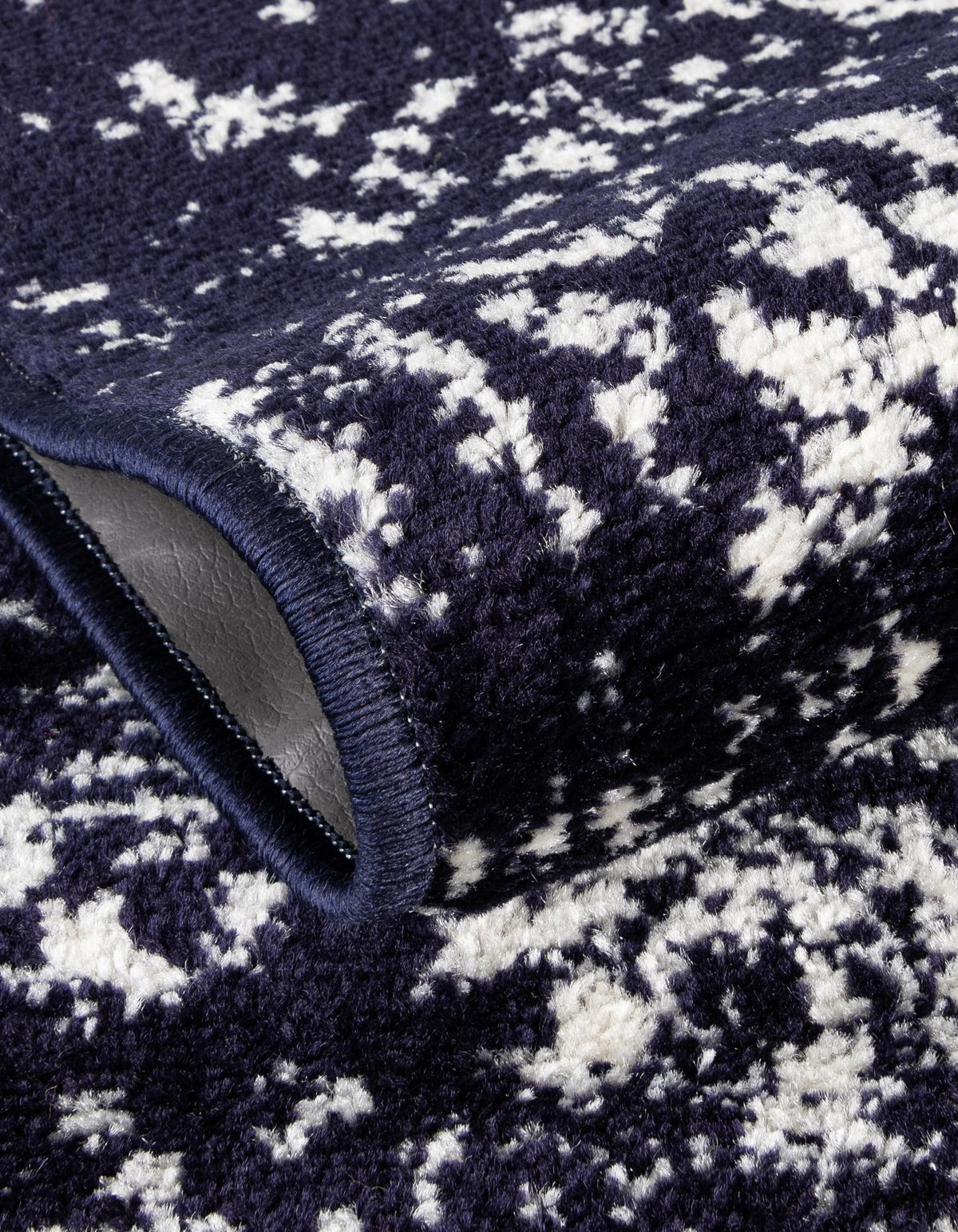 Oval Teppich Arlington in Marineblau von Hadorn™ - Lifestyle Image