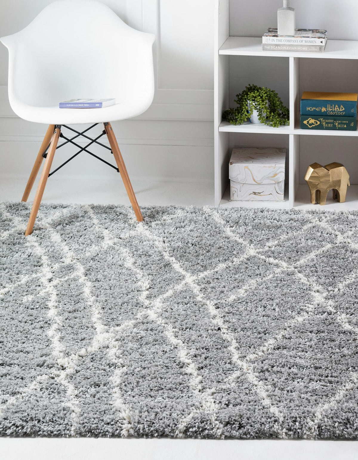 Quadratisch Teppich Lachen Fence in Wolkengrau von Hadorn™ - Lifestyle Image