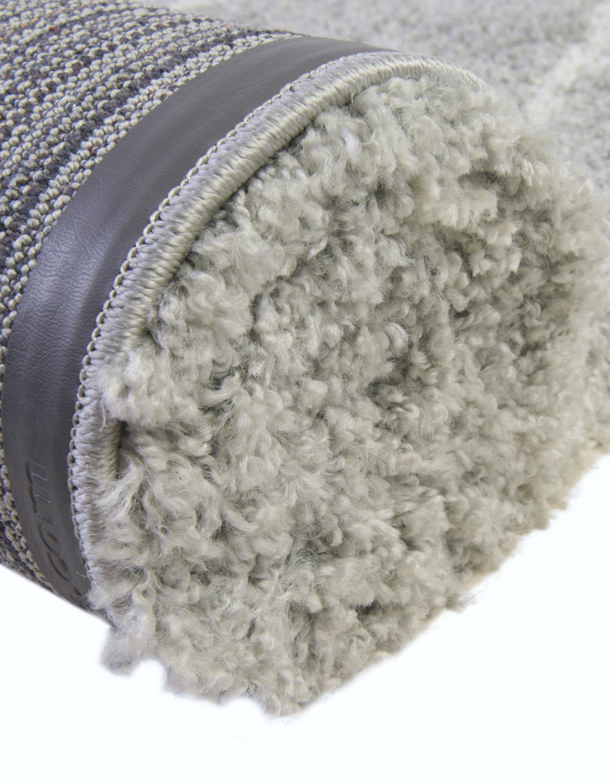 Quadratisch Teppich Lachen Fence in Wolkengrau von Hadorn™ - Lifestyle Image