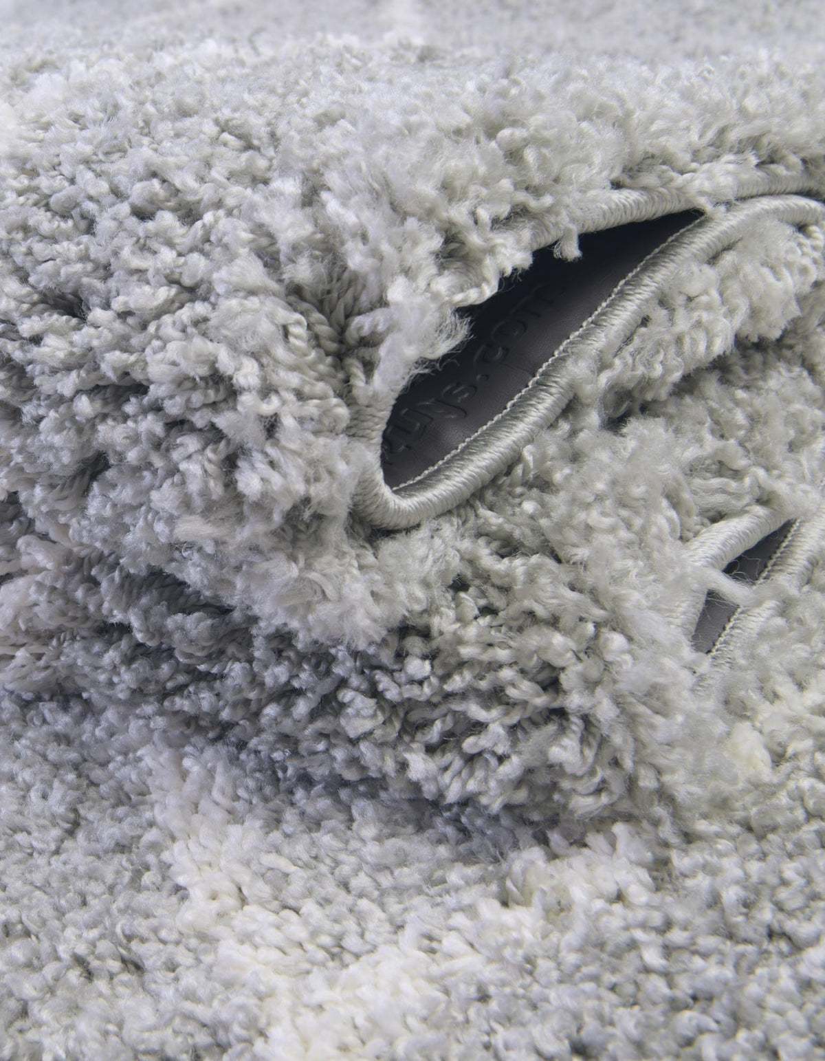 Läufer Teppich Lachen Fence in Wolkengrau von Hadorn™ - Lifestyle Image