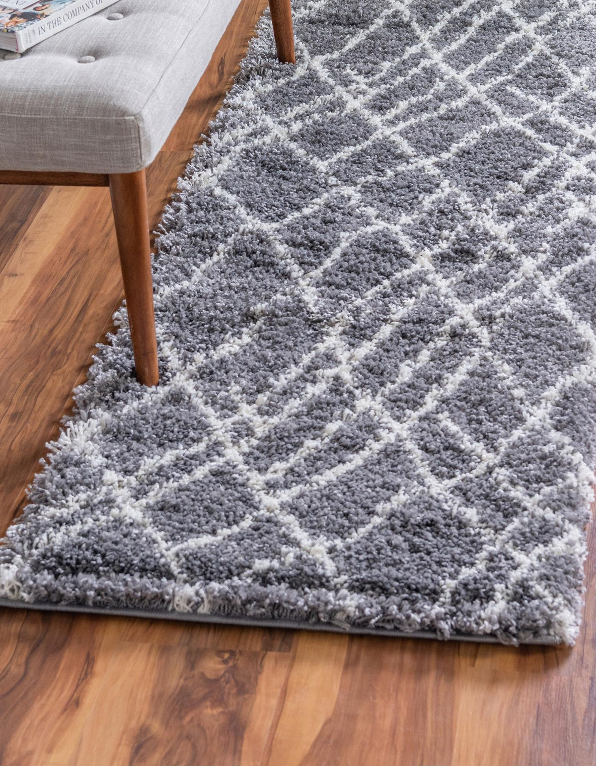 Läufer Teppich Lachen Fence in Kieselgrau von Hadorn™ - Lifestyle Image