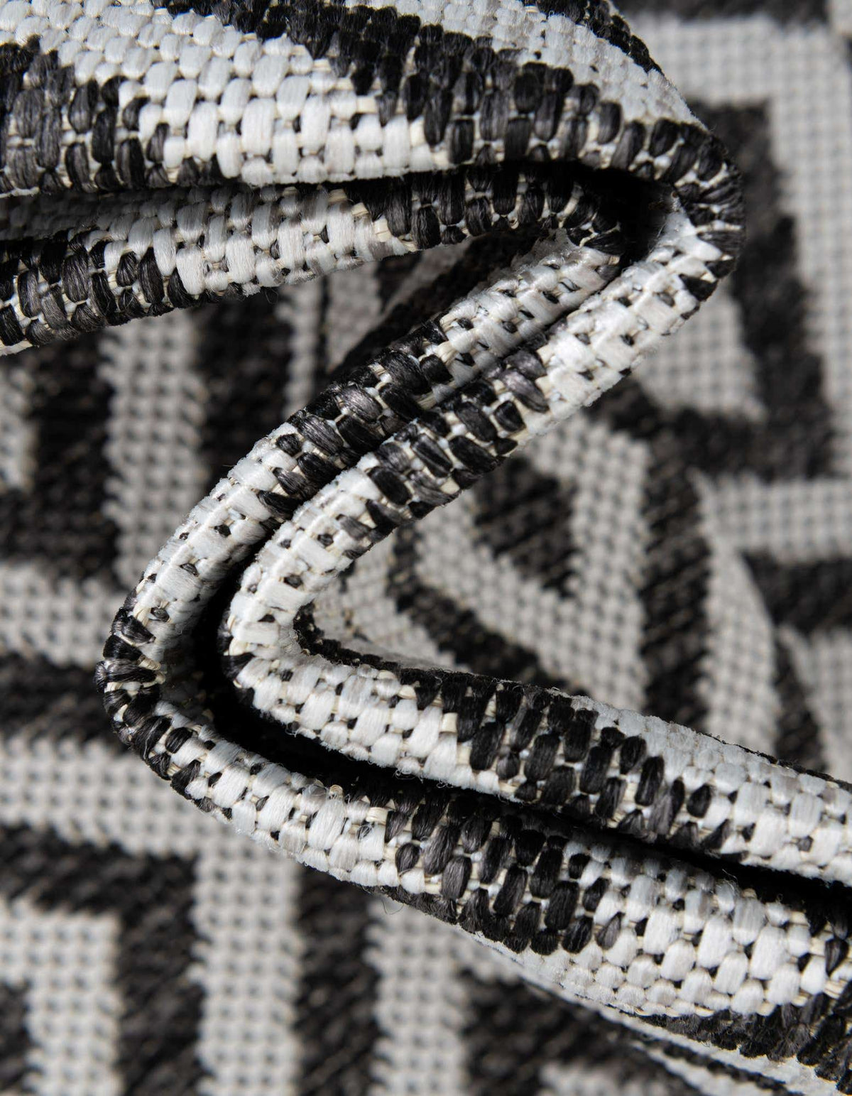 Oval Outdoor Teppich Tulum Outdoor in Anthrazit von Hadorn™ - Lifestyle Image