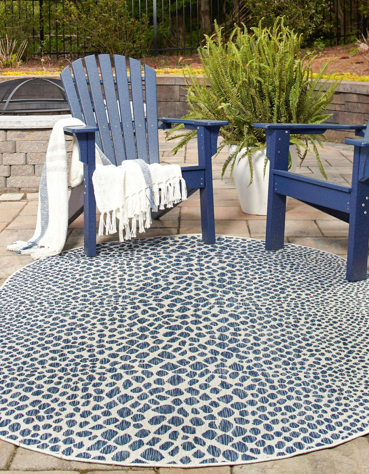 Oval Outdoor Teppich Tulum Outdoor in Blau von Hadorn™ - Lifestyle Image