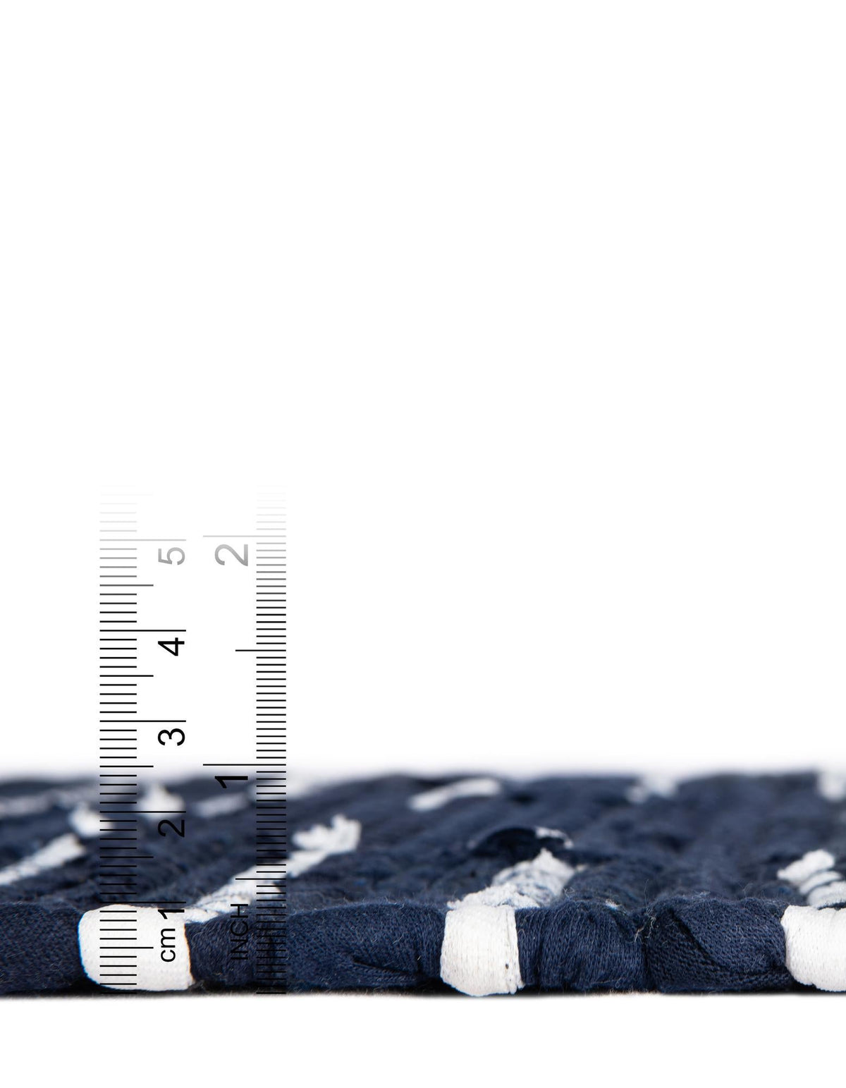Läufer Handgeflochten Teppich Chindi Cotton in Marineblau von Hadorn™ - Lifestyle Image