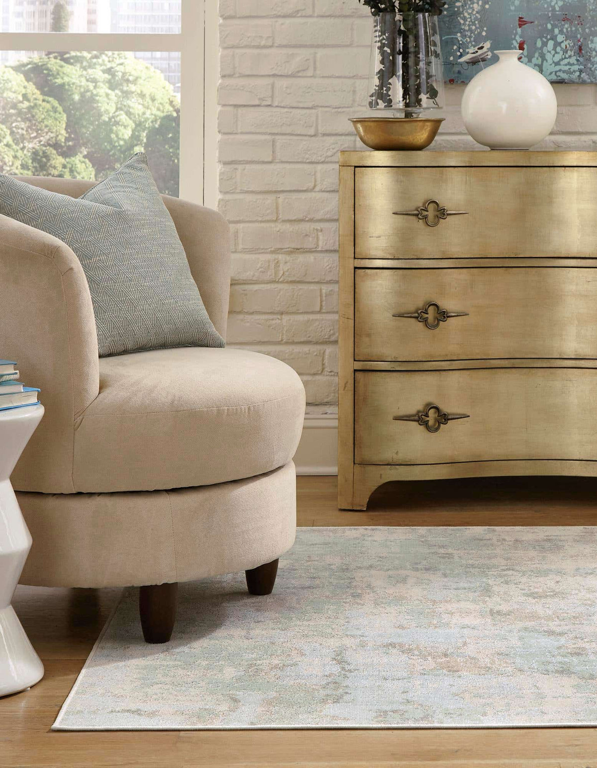 Quadratisch Teppich Lotus in Blaugrün von Hadorn™ - Lifestyle Image