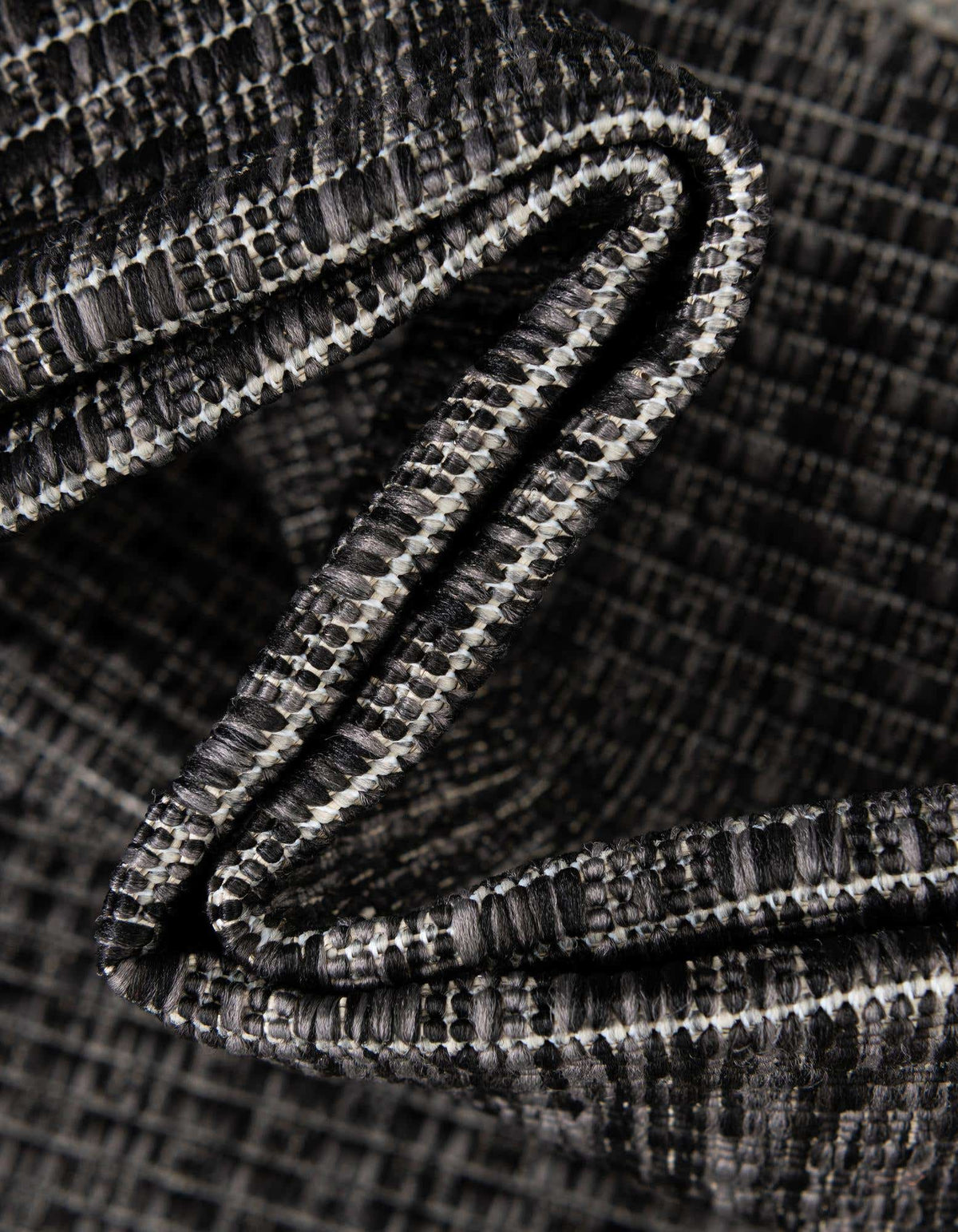 Quadratisch Outdoor Teppich Tulum Outdoor in Schwarz von Hadorn™ - Lifestyle Image