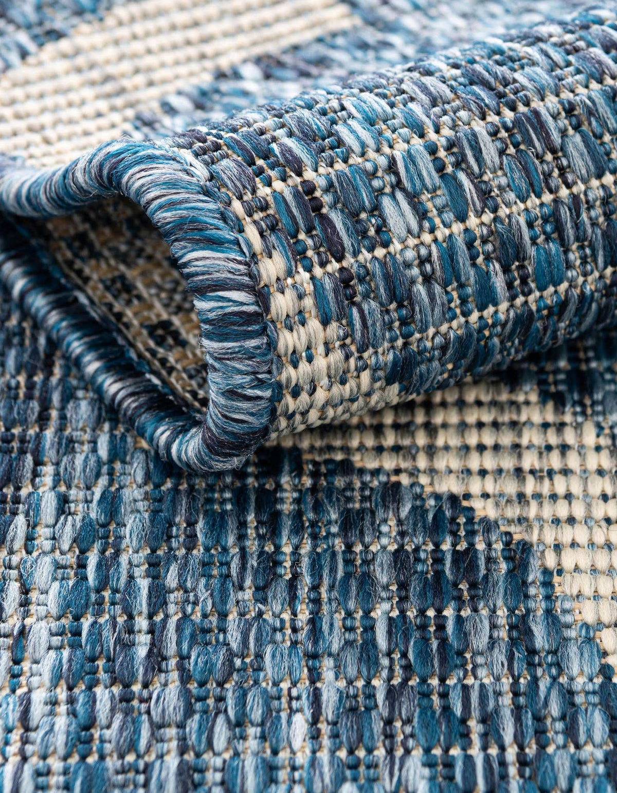 Rund Outdoor Teppich Tulum Outdoor in Marineblau von Hadorn™ - Lifestyle Image