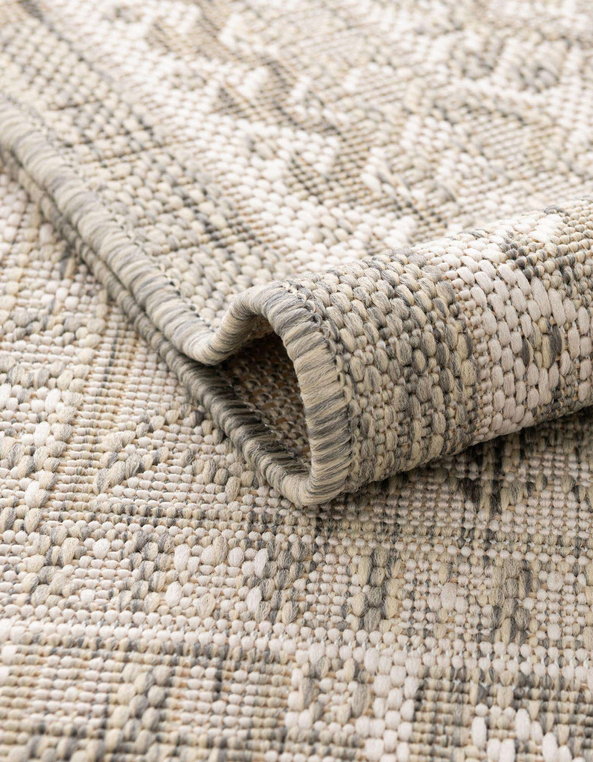 Quadratisch Outdoor Teppich Tulum Outdoor in Hellgrau von Hadorn™ - Lifestyle Image