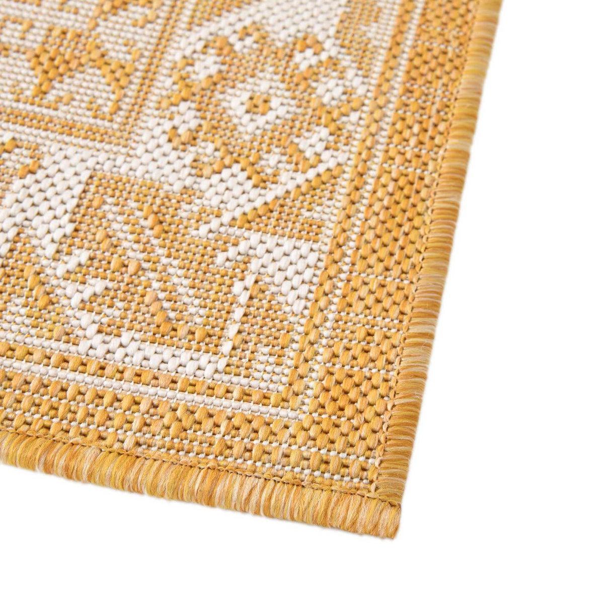 Quadratisch Outdoor Teppich Tulum Outdoor in Gelb von Hadorn™ - Lifestyle Image