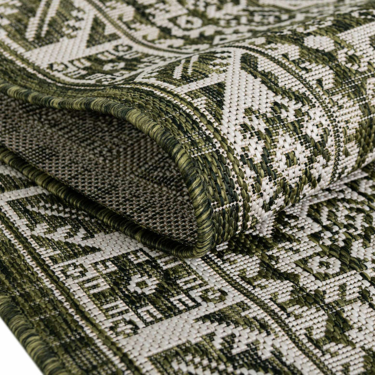 Rund Outdoor Teppich Tulum Outdoor in Grün von Hadorn™ - Lifestyle Image