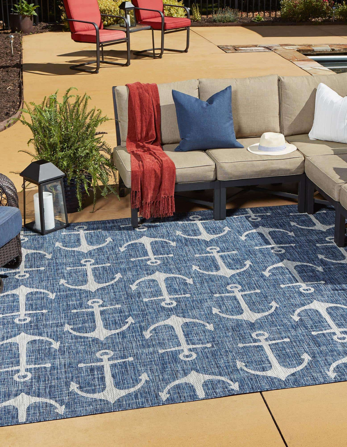 Quadratisch Outdoor Teppich Tulum Outdoor in Blau von Hadorn™ - Lifestyle Image
