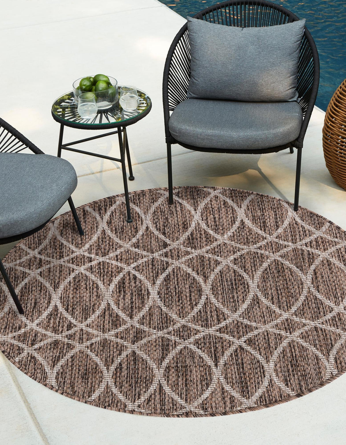 Rund Outdoor Teppich Tulum Outdoor in Braun von Hadorn™ - Lifestyle Image
