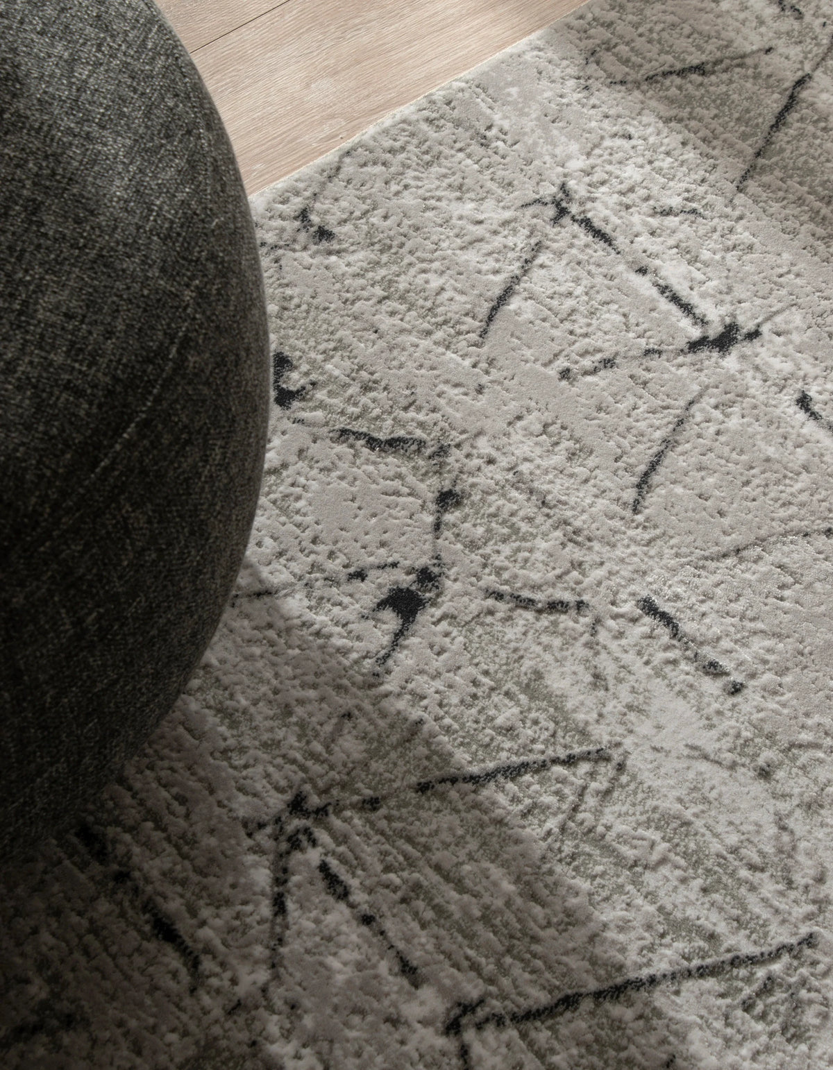 Quadratisch Teppich Davos Spice in Grau von Hadorn™ - Lifestyle Image
