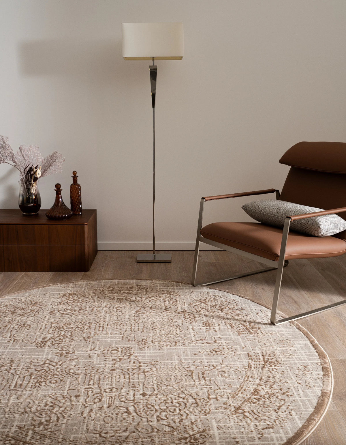 Rund Teppich Bern Shimmer in Beige von Hadorn™ - Lifestyle Image