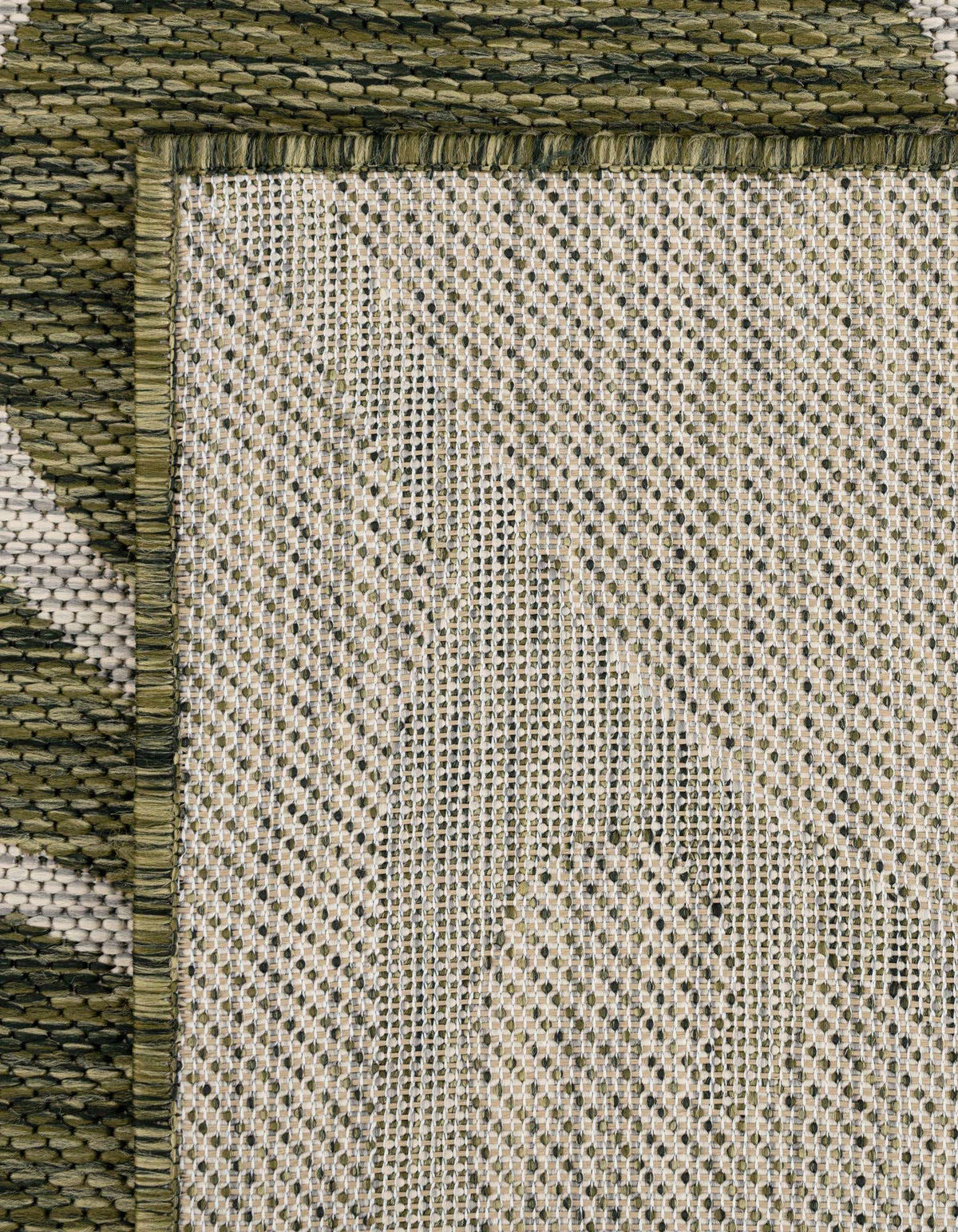 Quadratisch Outdoor Teppich Outdoor Botanical in Grün von Hadorn™ - Lifestyle Image