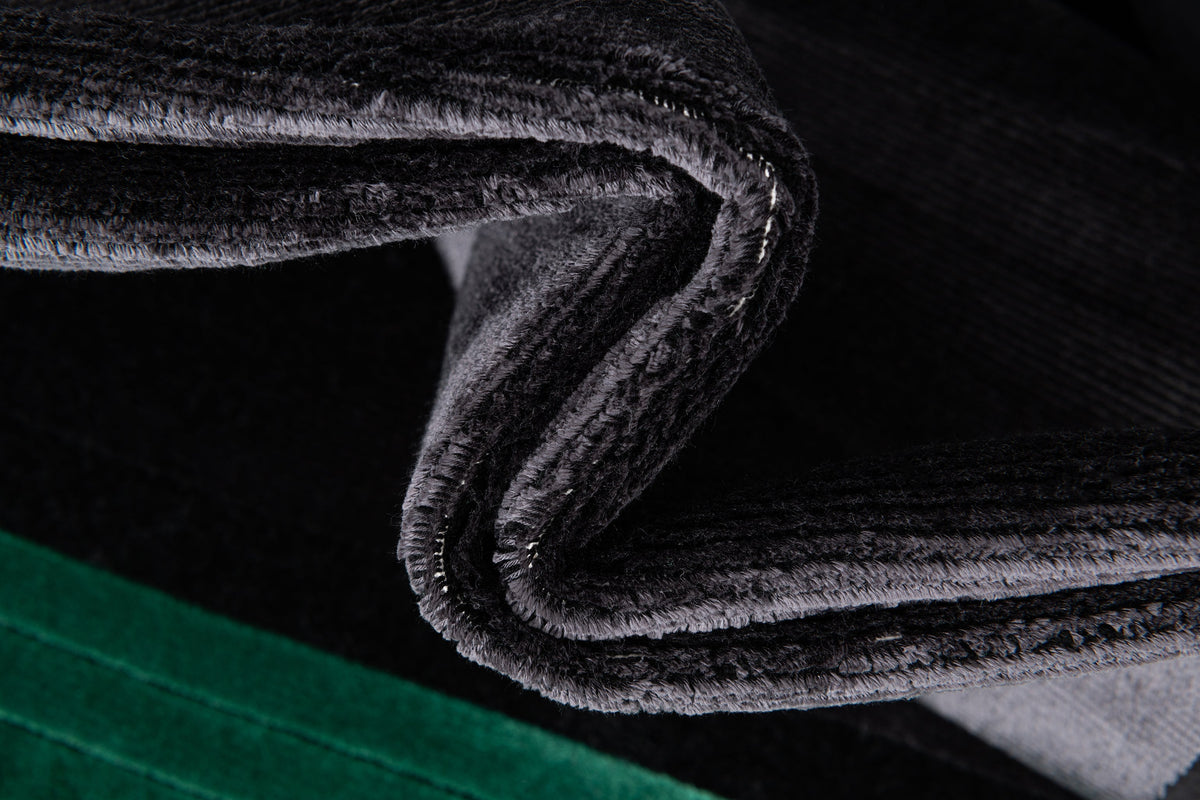 Rechteck Luxus Teppich Laax in Schwarz von Hadorn™ - Lifestyle Image